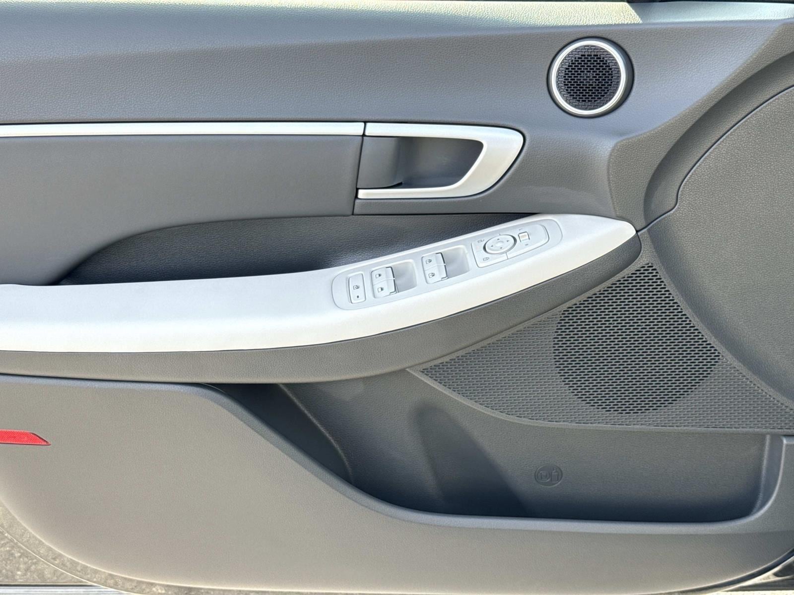 2025 Hyundai Sonata SEL - Photo 8