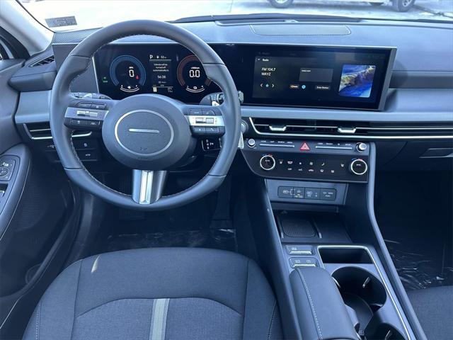 2025 Hyundai Sonata Hybrid SEL photo 2