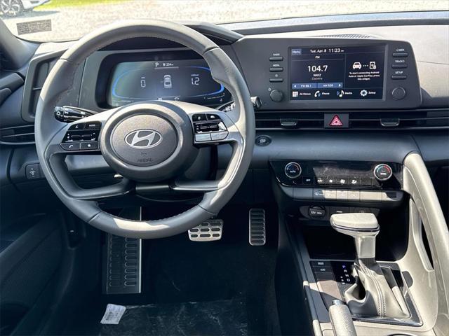 2025 Hyundai Elantra SEL Sport photo 2