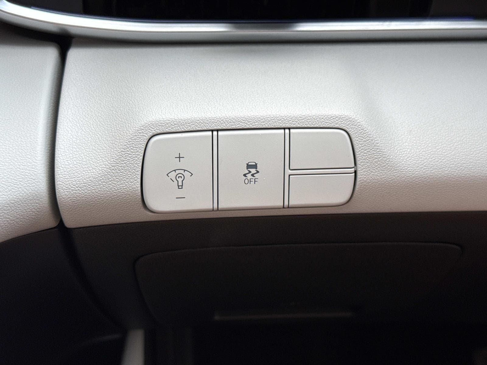 2026 Hyundai Elantra Limited - Photo 14