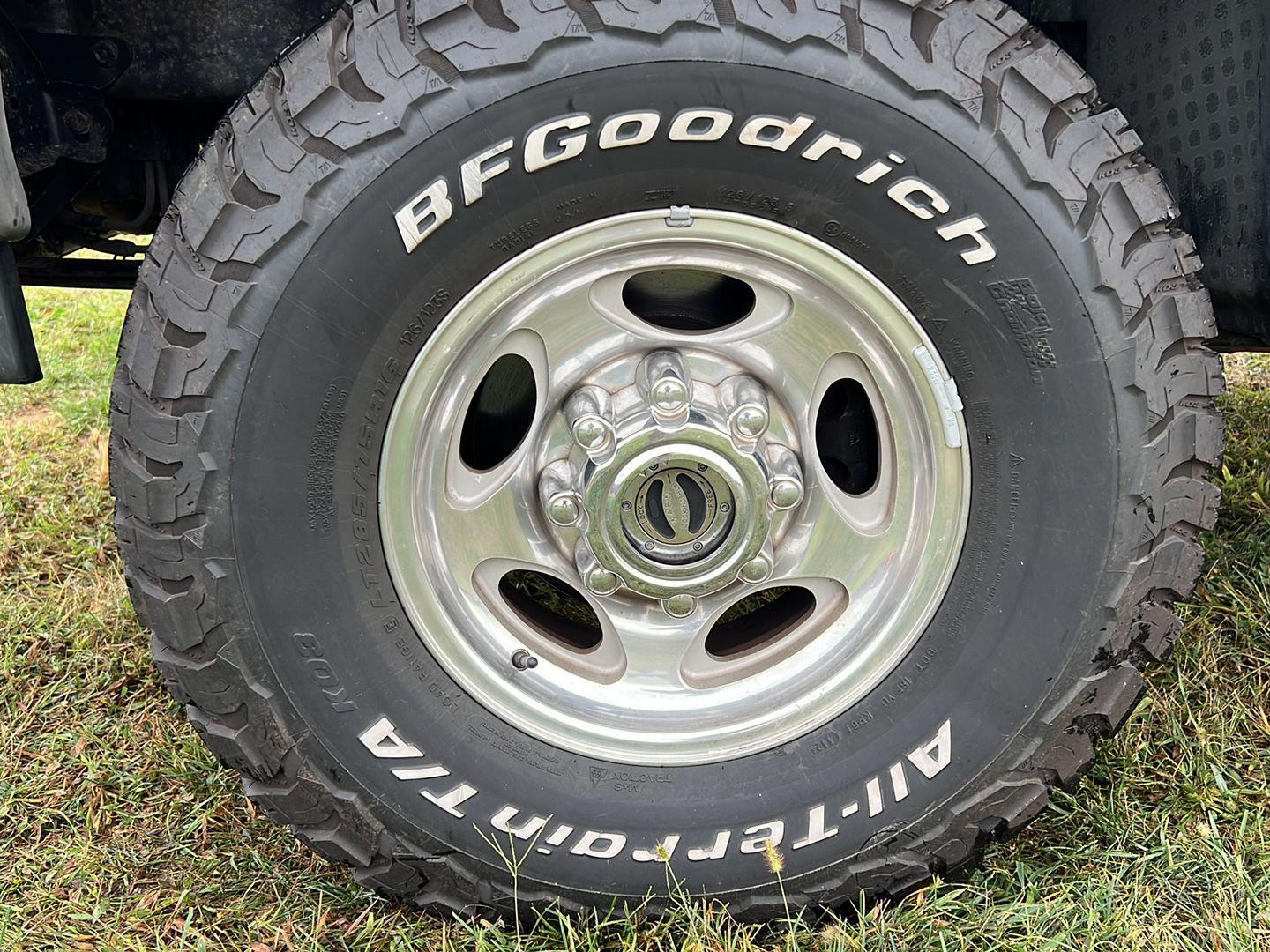 2002 Ford F-350 XLT photo 2