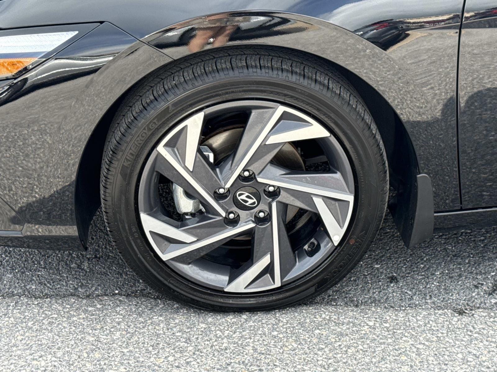 2026 Hyundai Elantra Limited - Photo 30