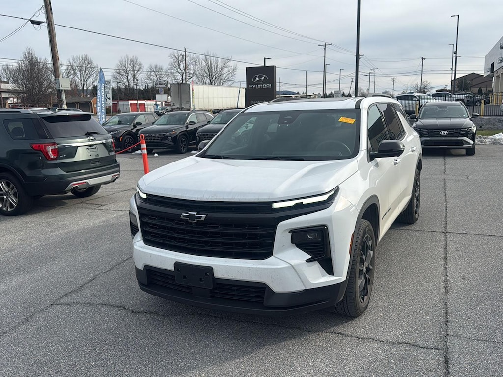 Used 2024 Chevrolet Traverse LT SUV