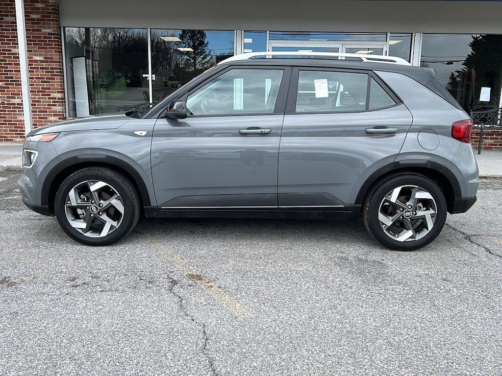 Used 2022 Hyundai Venue Limited SUV