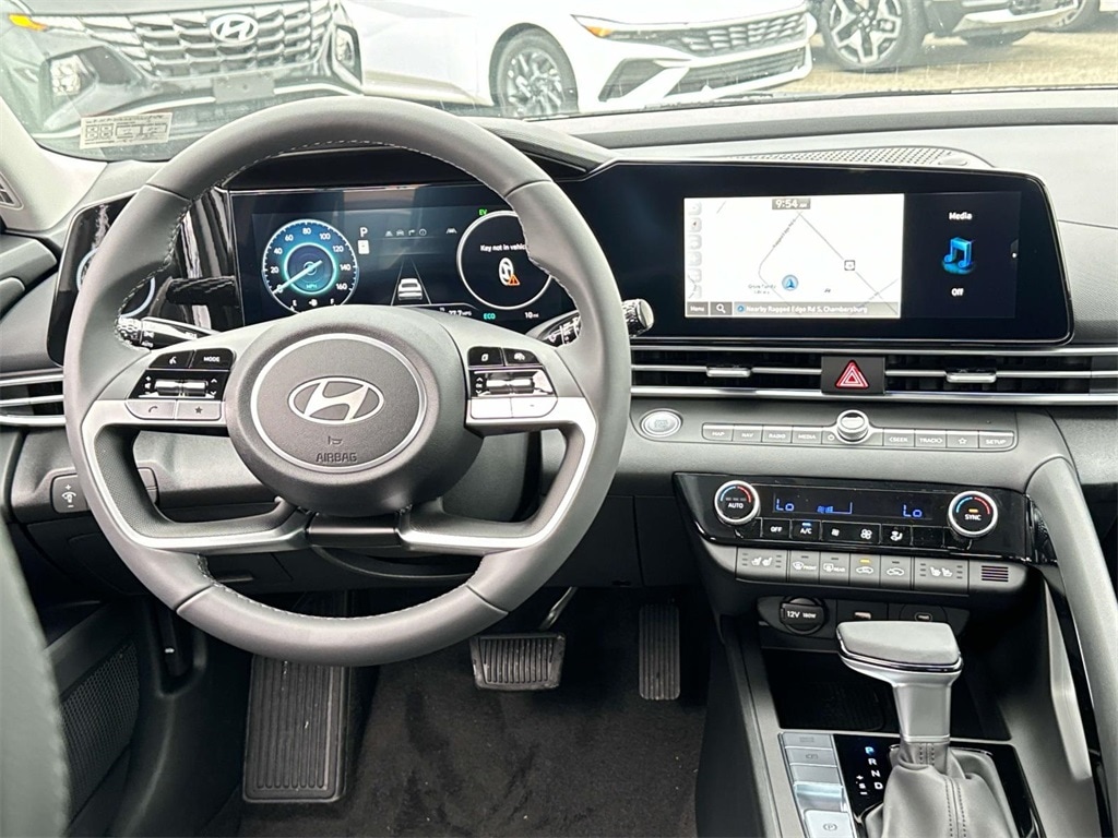 2025 Hyundai Elantra Hybrid Limited photo 2