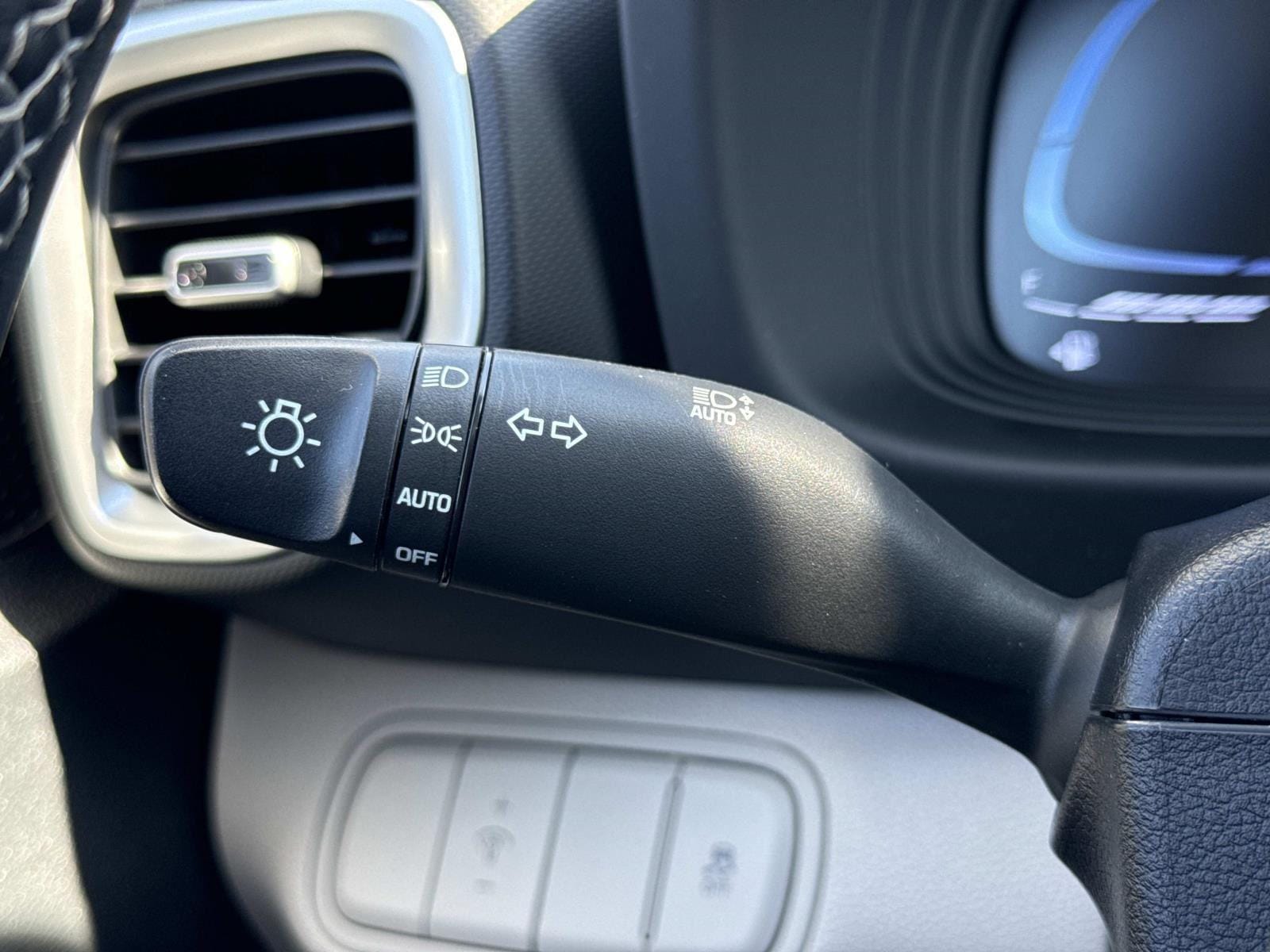 2023 Hyundai Venue SEL - Photo 12
