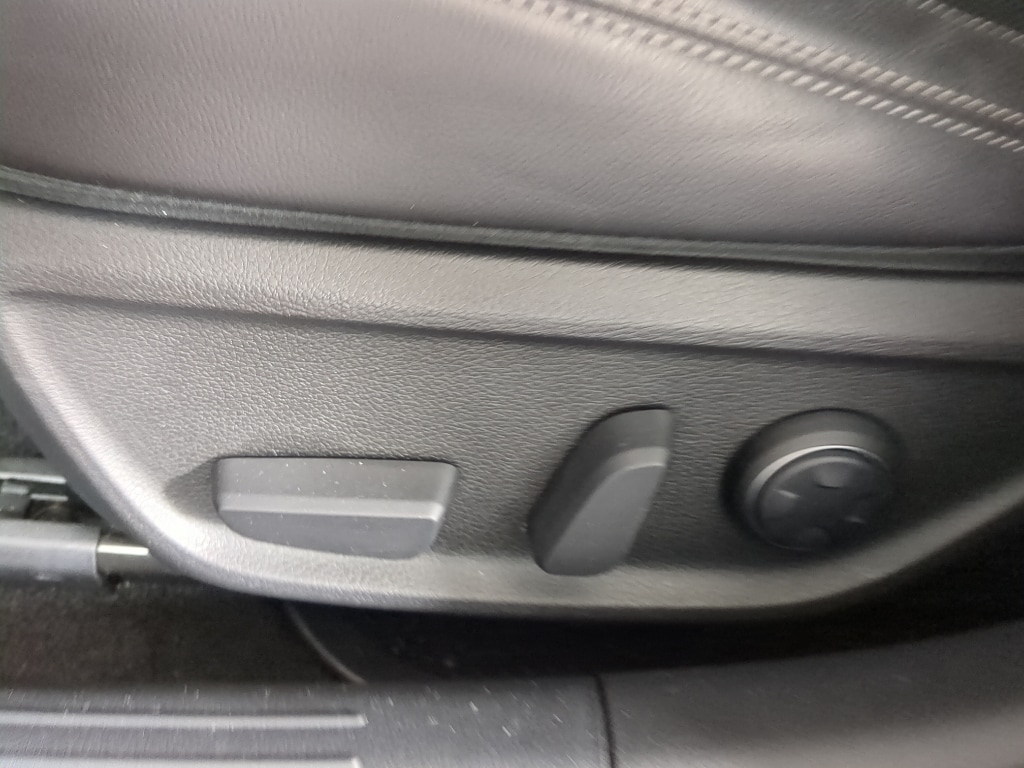 2022 GENESIS G70 Standard - Photo 13