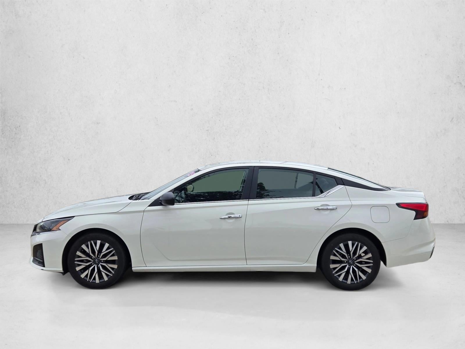 2025 Nissan Altima SV - Photo 9