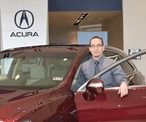 Staff member John Giraldo from ID_250d4599689b