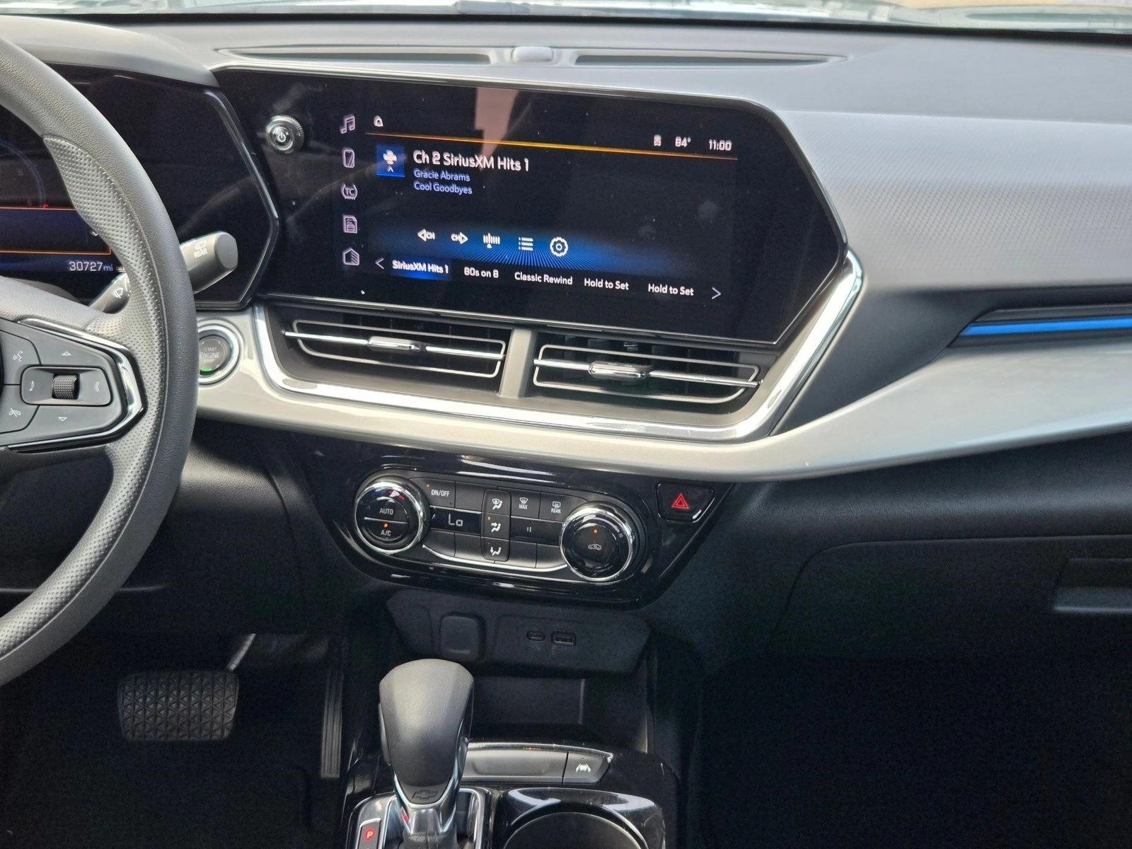2025 Chevrolet Trax LT - Photo 13
