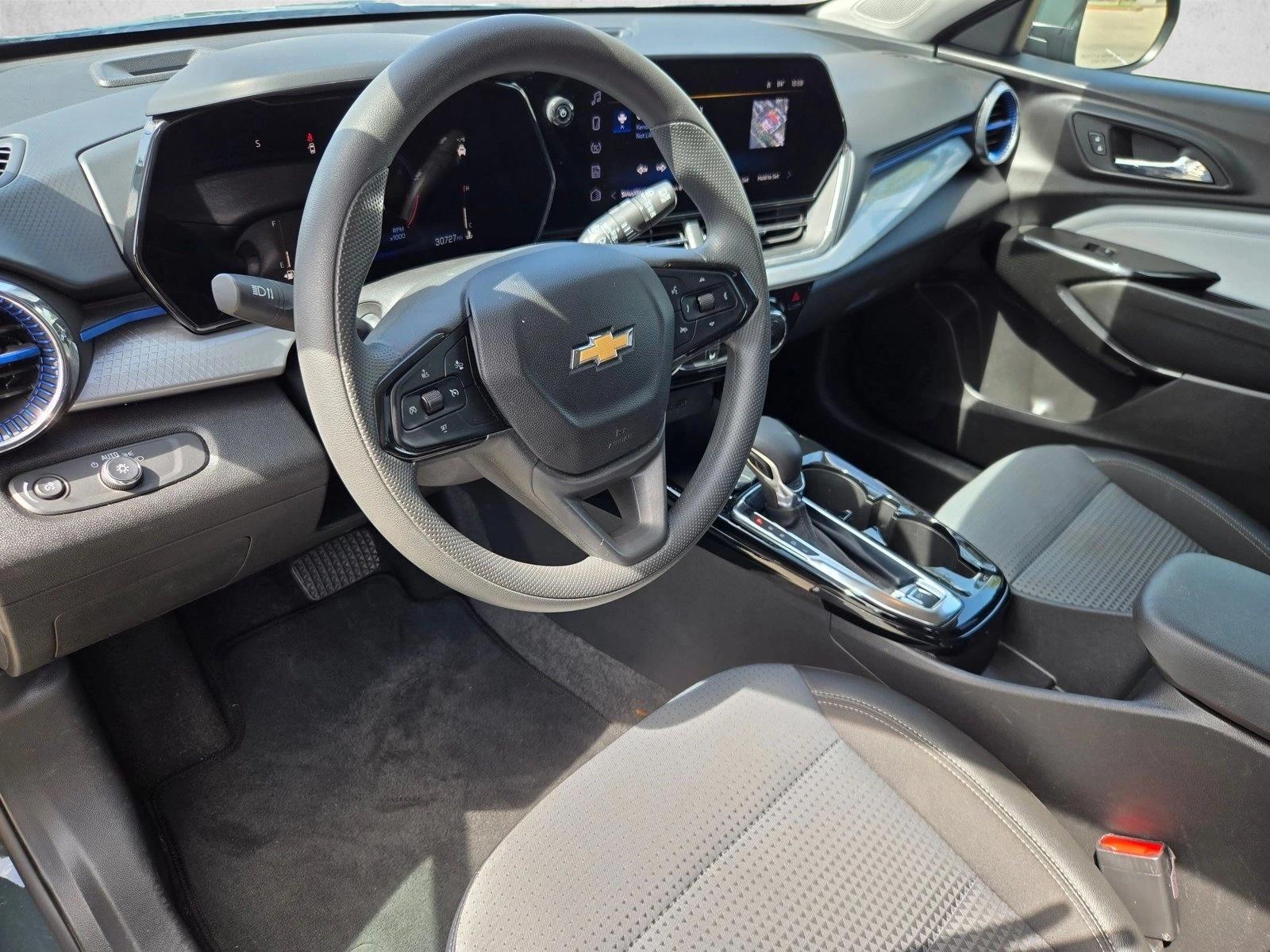 2025 Chevrolet Trax LT - Photo 9
