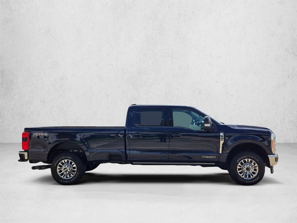 Used 2023 Ford F-350 LARIAT Truck Crew Cab