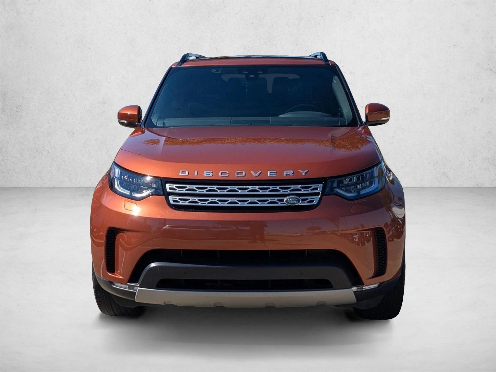 2018 Land Rover Discovery HSE Luxury photo 2