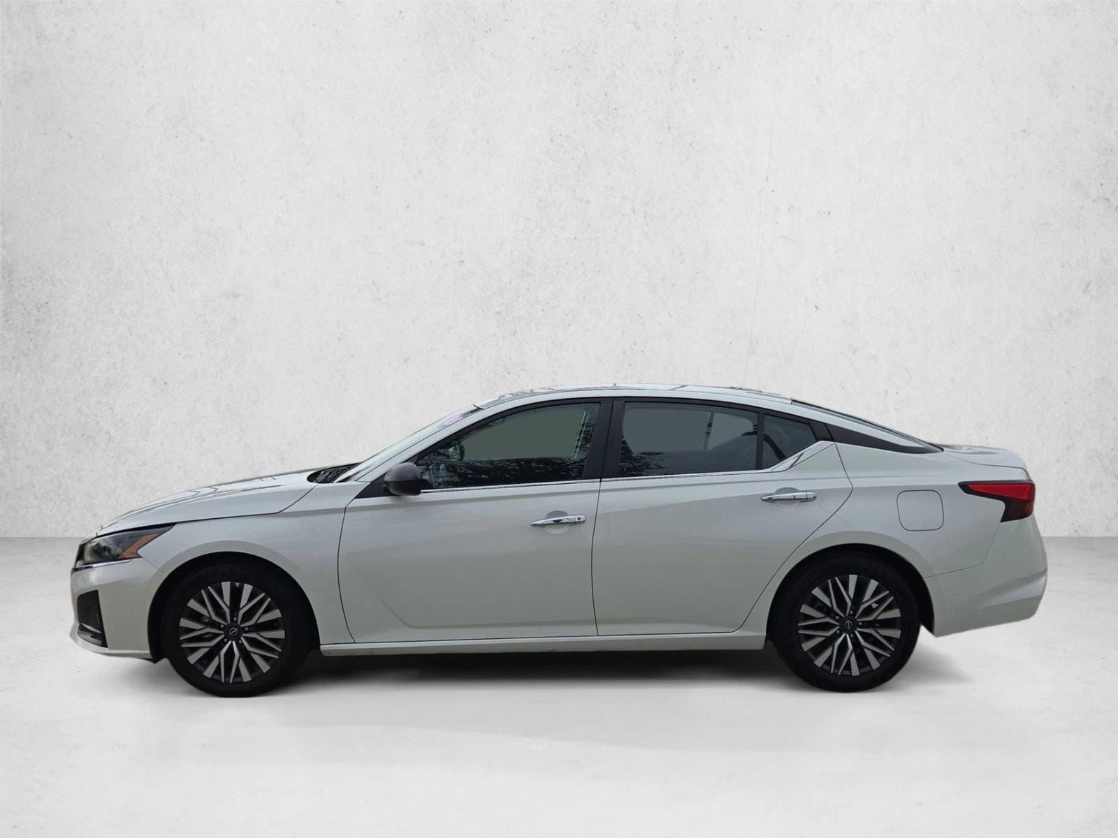 2025 Nissan Altima SV - Photo 9