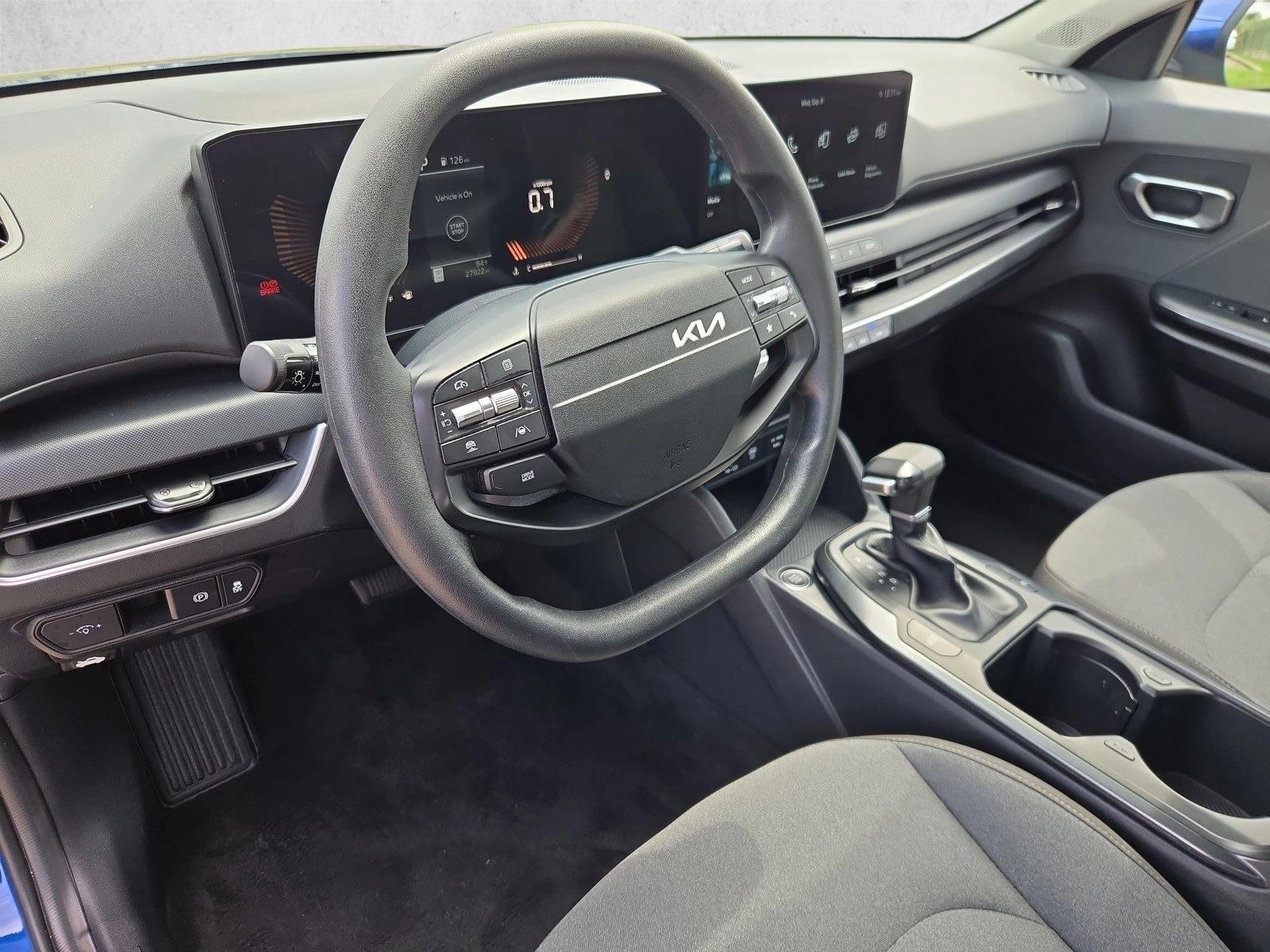 2025 Kia K4 LXS - Photo 9