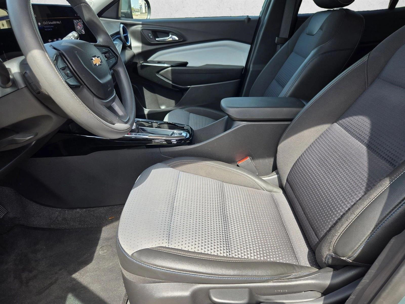 2025 Chevrolet Trax LT - Photo 14
