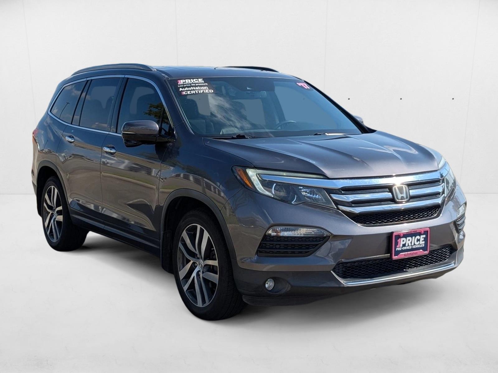 2017 Honda Pilot Touring photo 3
