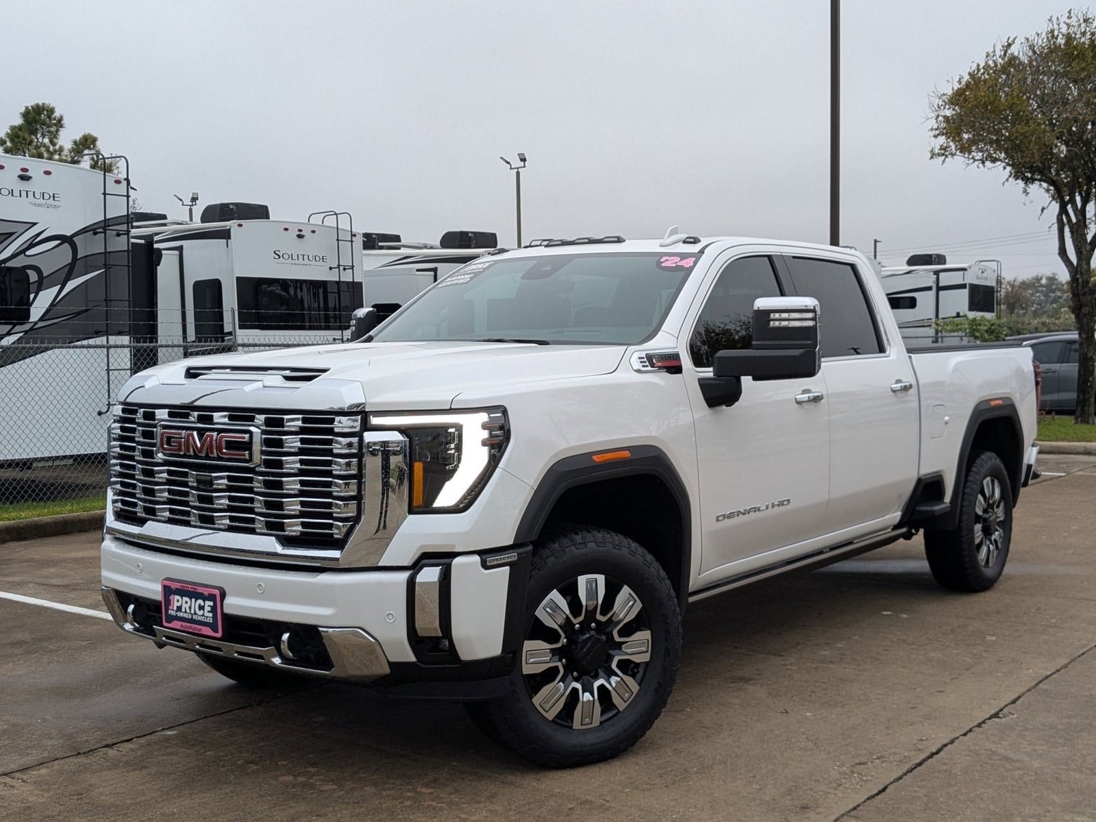 2024 GMC Sierra 2500HD Denali's photo