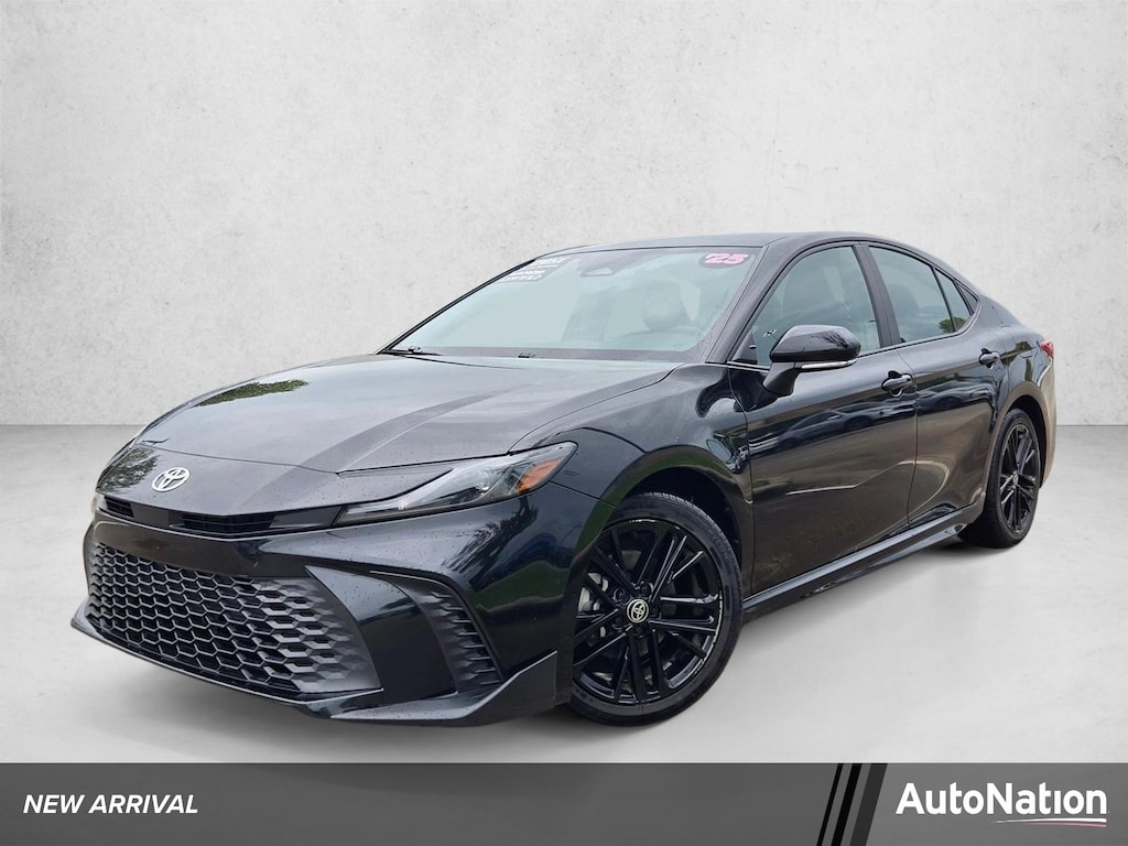 Used 2025 Toyota Camry SE Sedan
