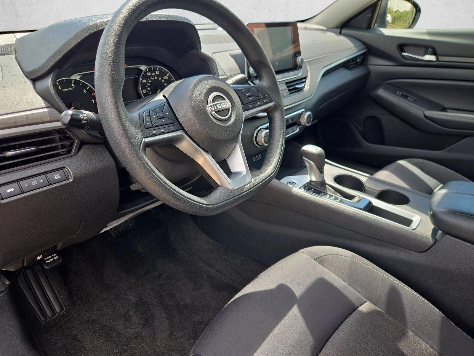 2025 Nissan Altima SV - Photo 10