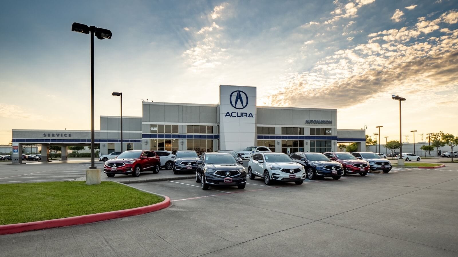 Exterior view of AutoNation Acura Gulf Freeway