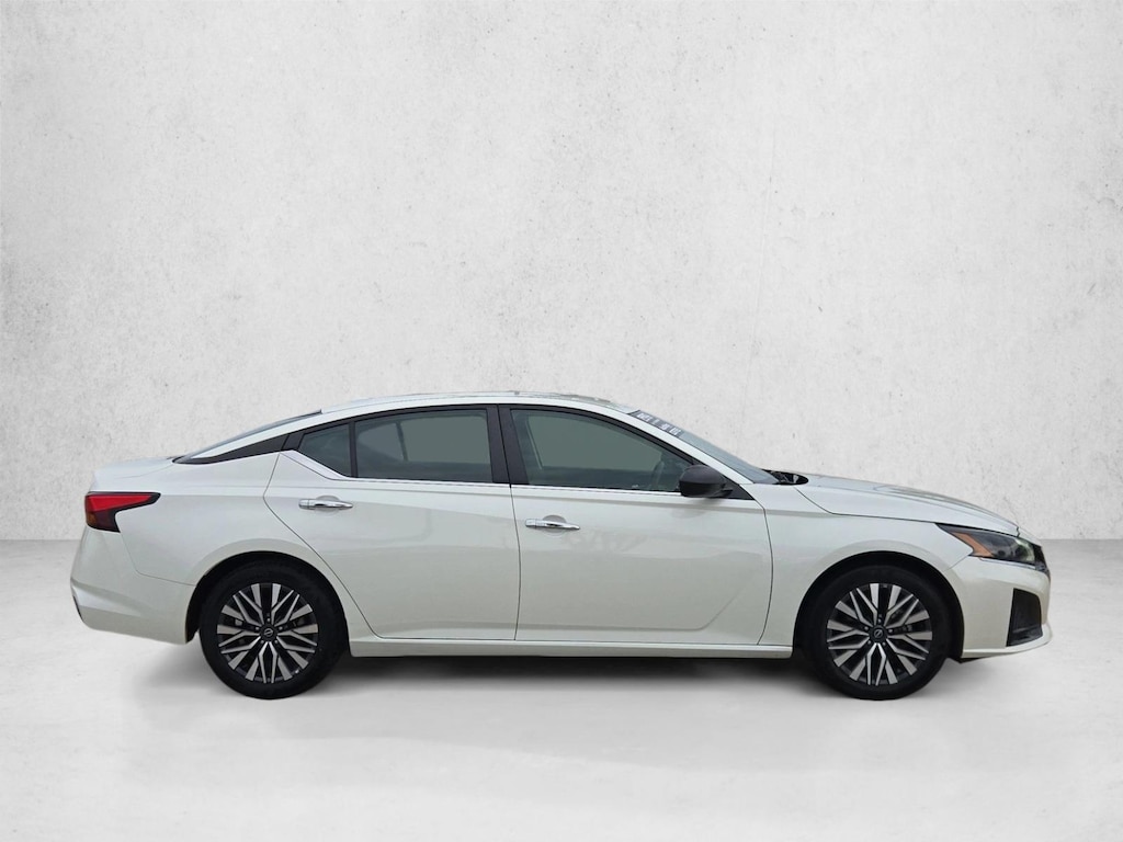Used 2025 Nissan Altima SV Sedan