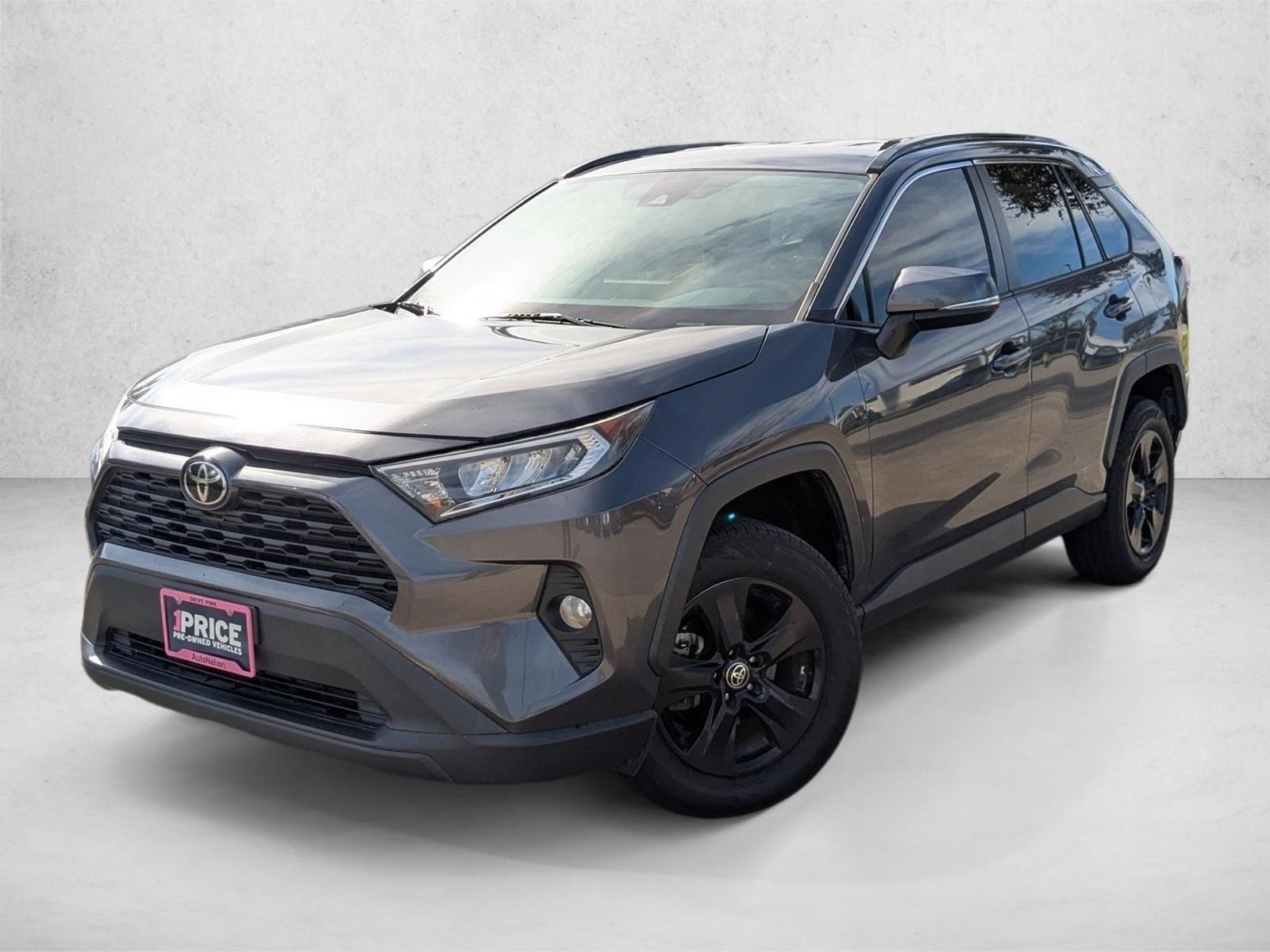 2021 Toyota RAV4 XLE's photo