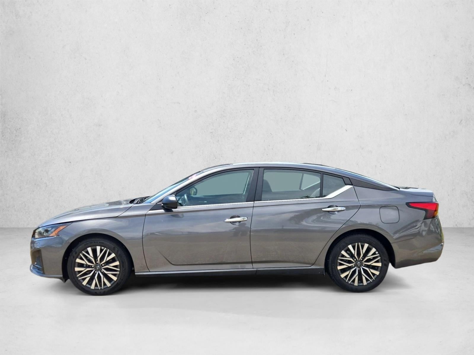 2025 Nissan Altima SV - Photo 9