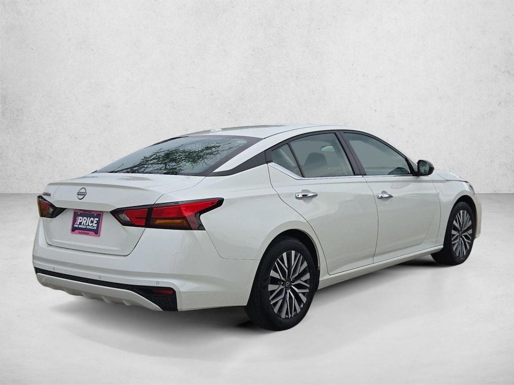 Used 2025 Nissan Altima SV Sedan