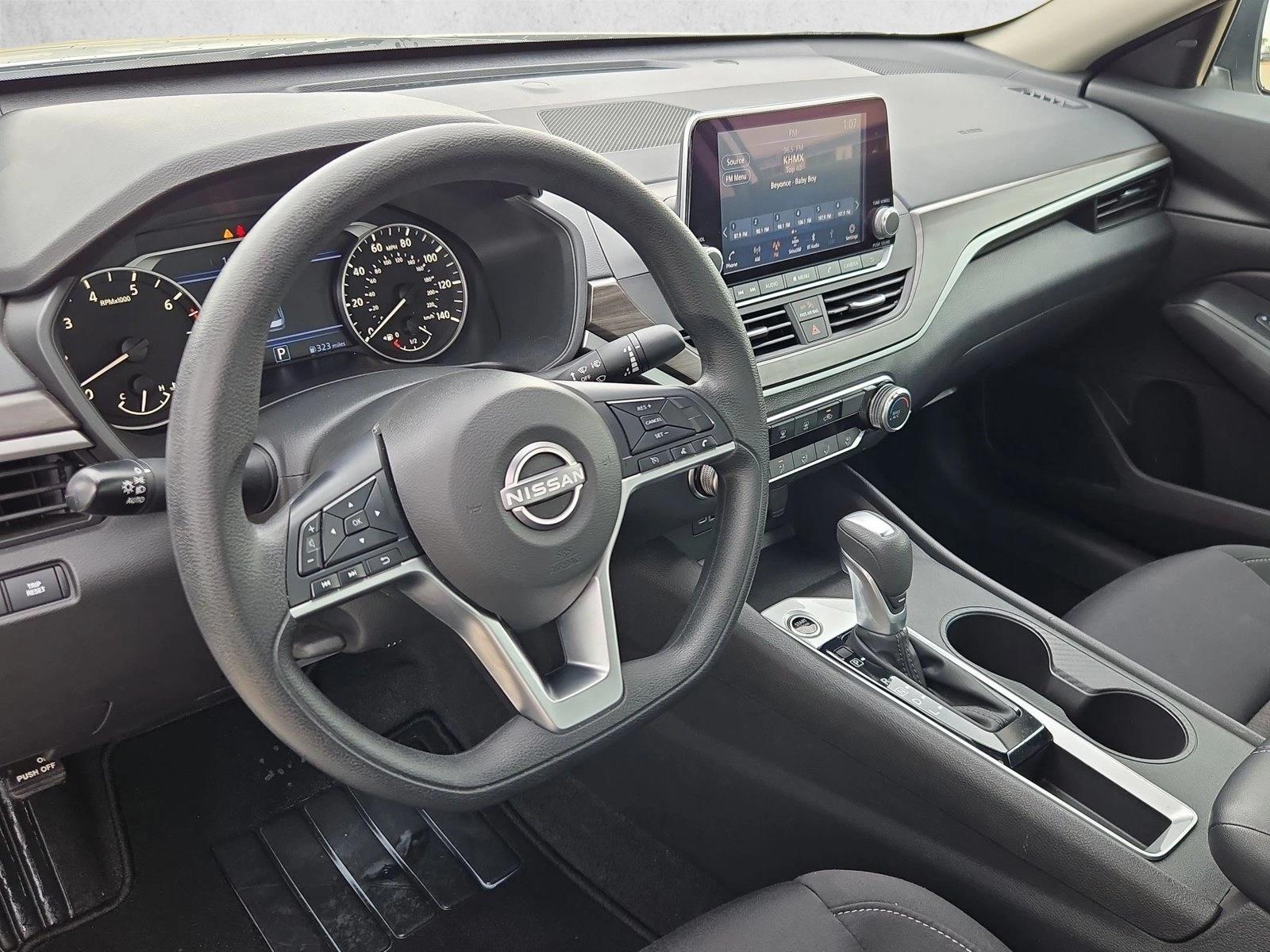 2025 Nissan Altima SV - Photo 10
