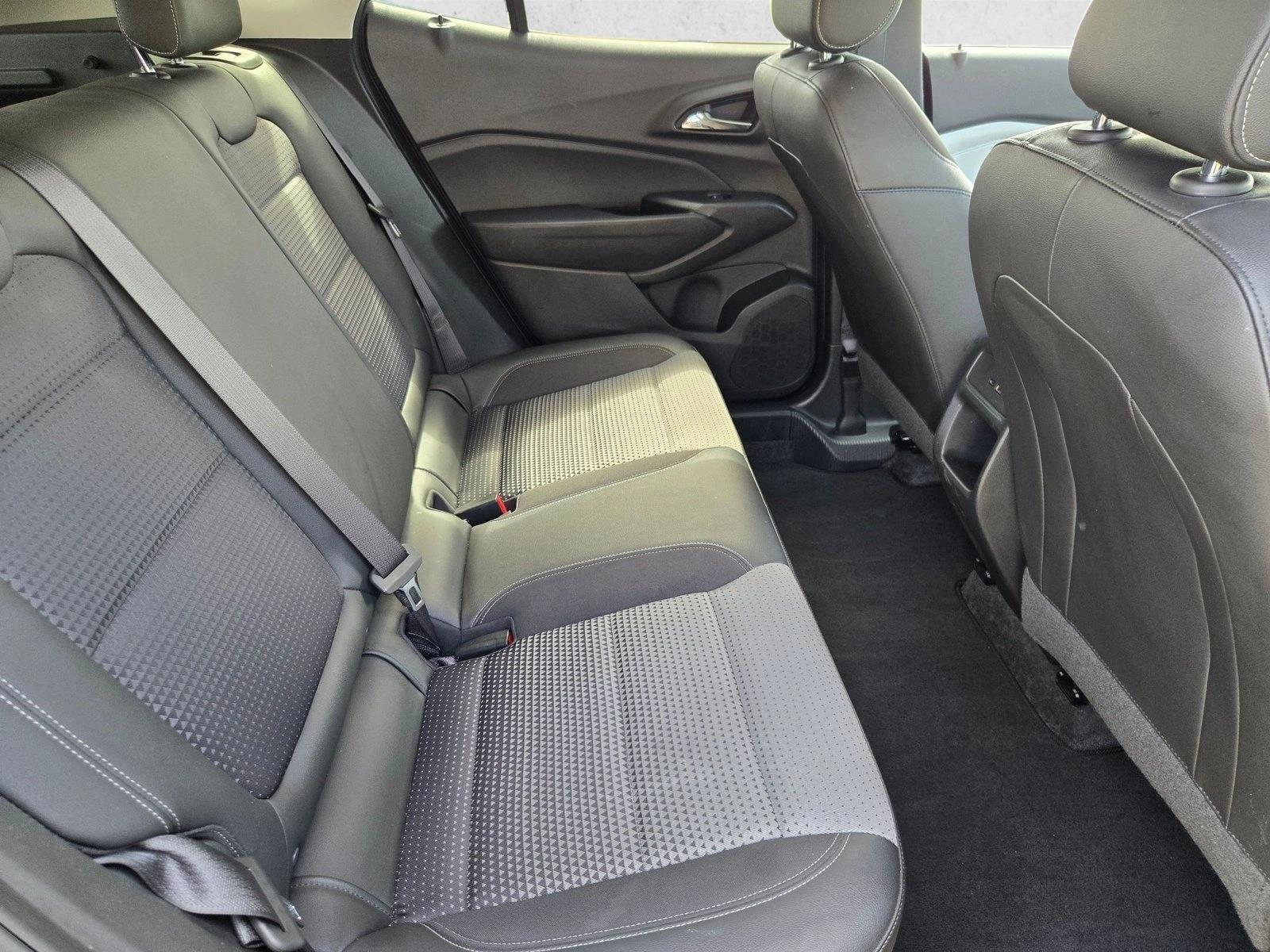 2025 Chevrolet Trax LT - Photo 17