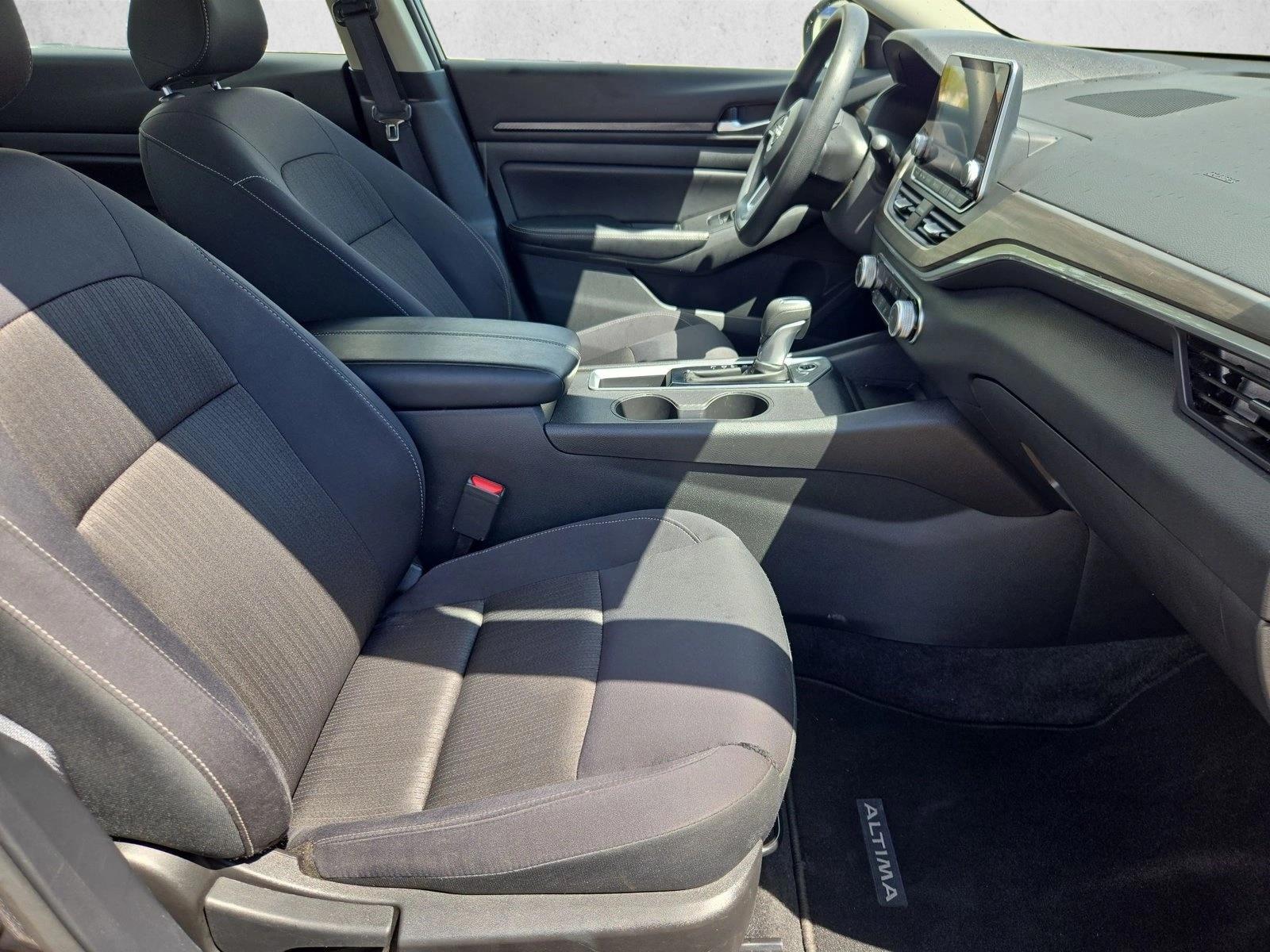 2025 Nissan Altima SV - Photo 18