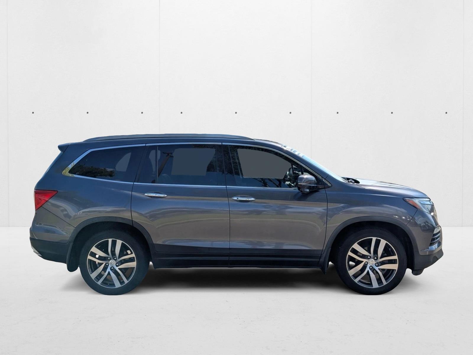 2017 Honda Pilot Touring photo 4