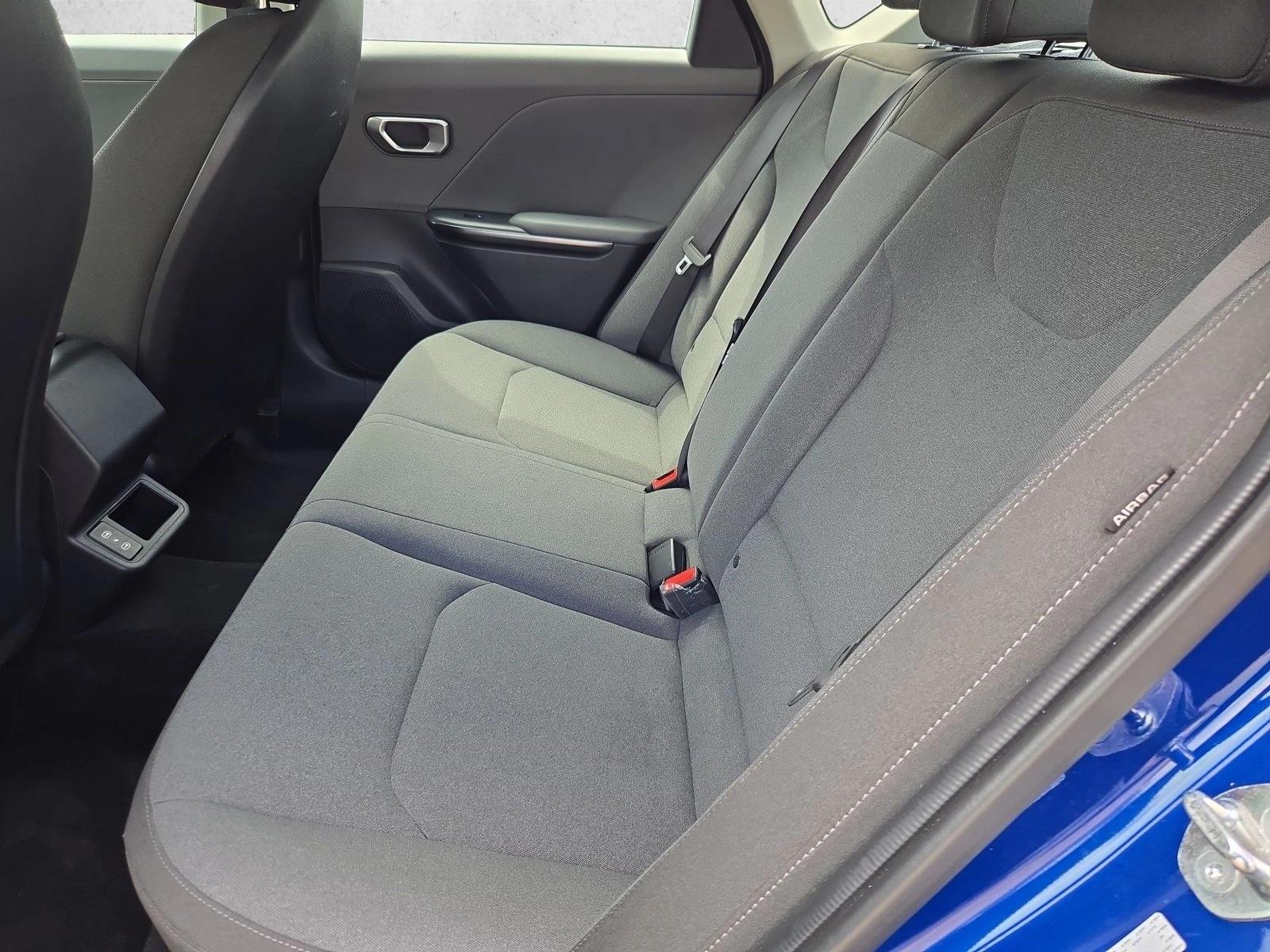 2025 Kia K4 LXS - Photo 17