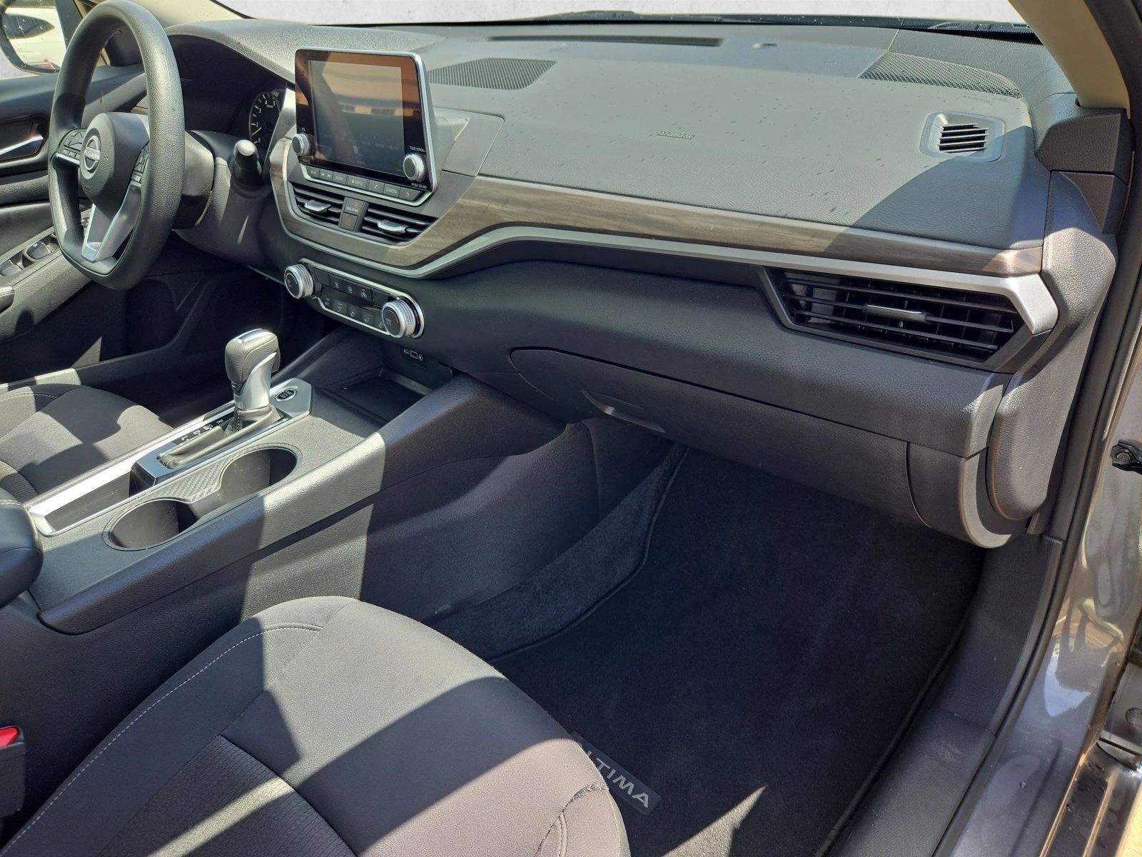 2025 Nissan Altima SV - Photo 19