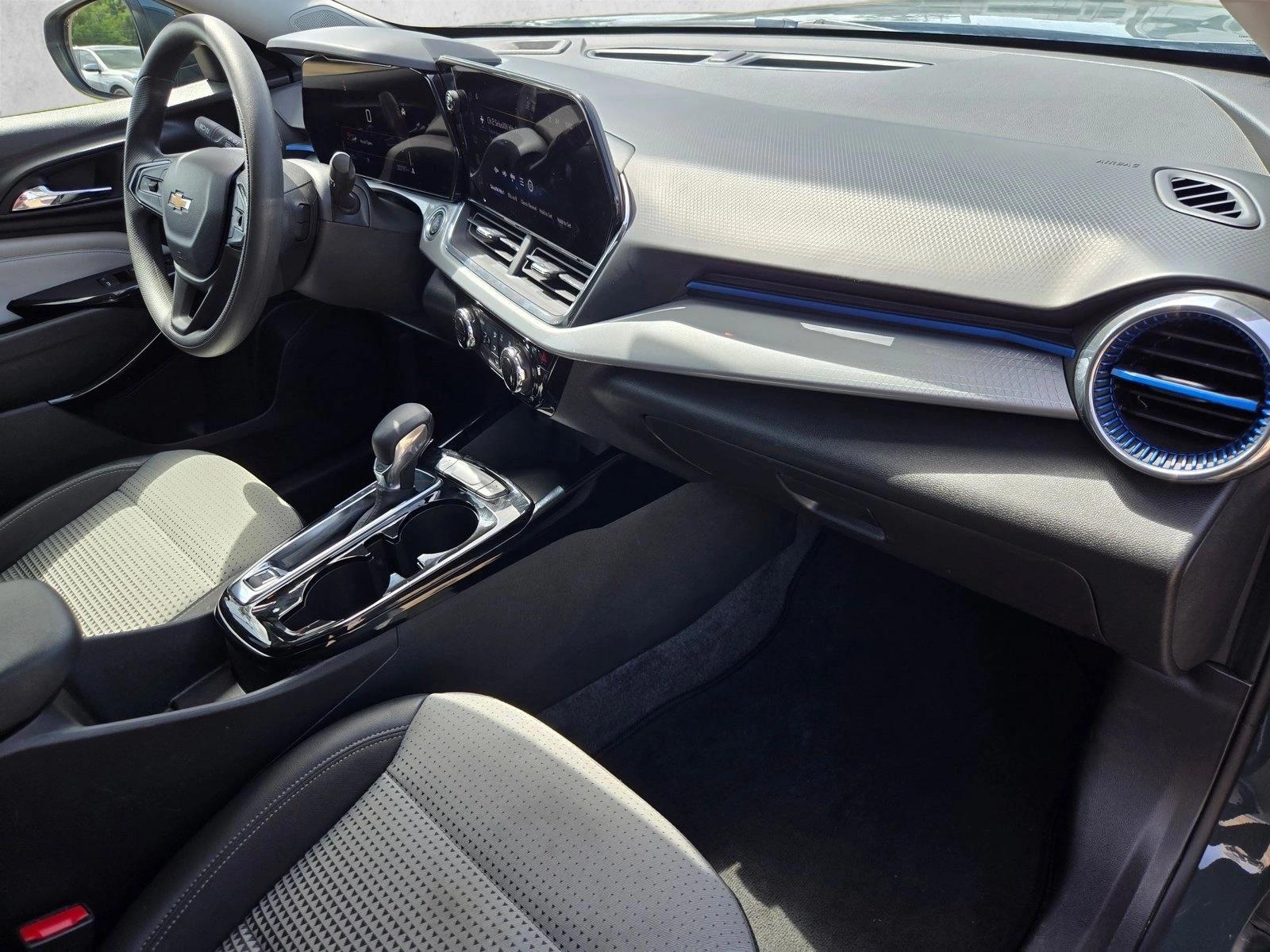 2025 Chevrolet Trax LT - Photo 19