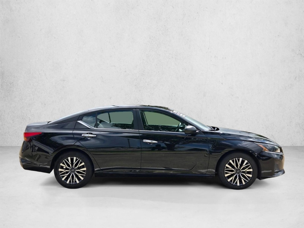 Used 2025 Nissan Altima SV Sedan