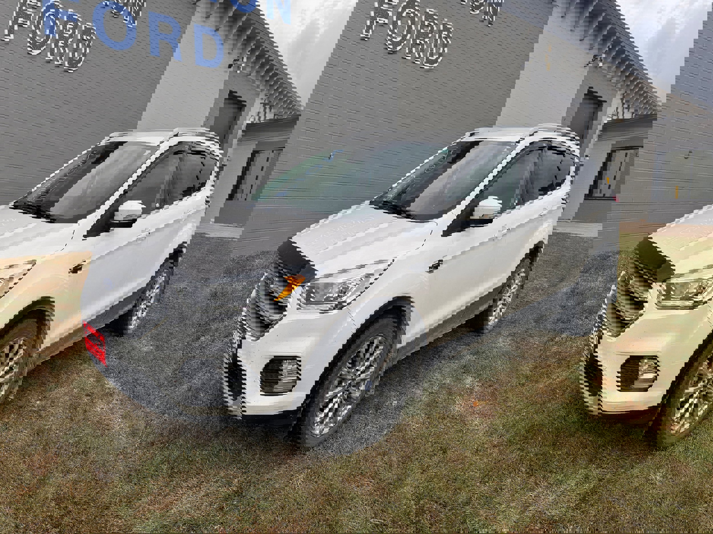 2017 Ford Escape Titanium photo 2