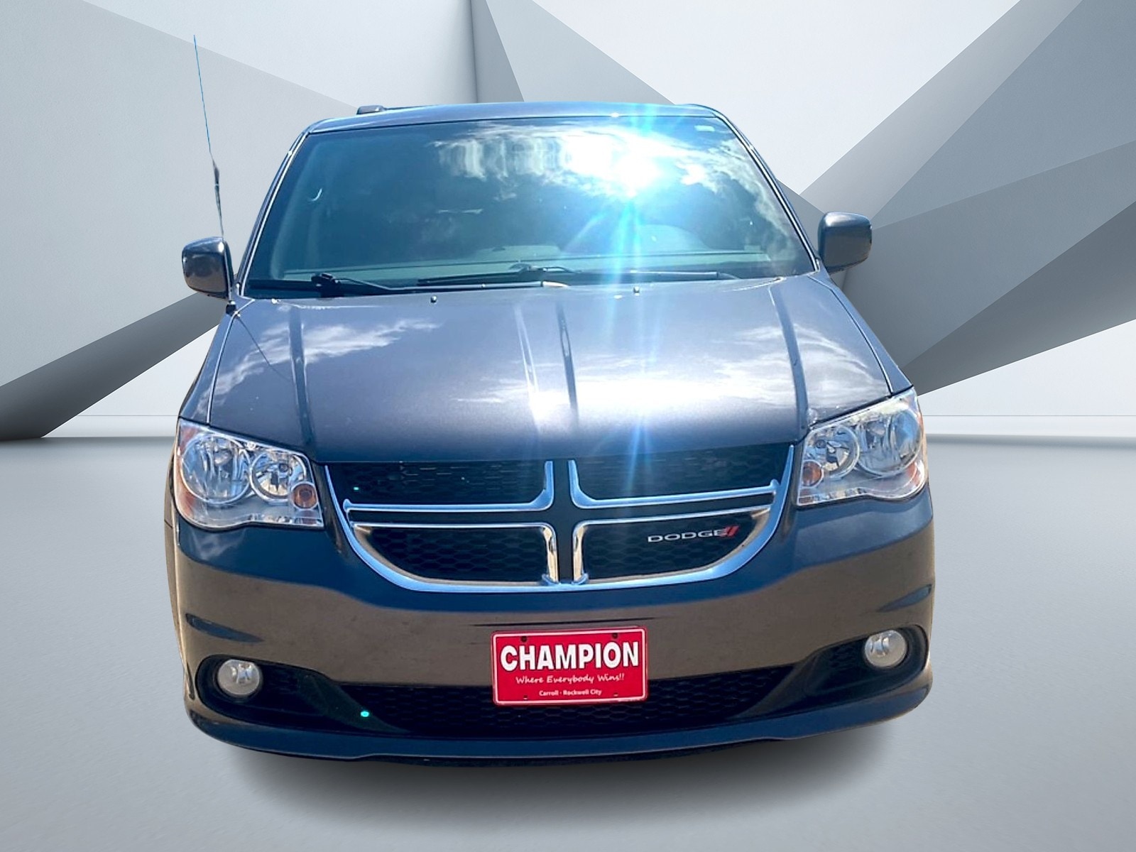 Used 2018 Dodge Grand Caravan SXT with VIN 2C4RDGCG7JR208932 for sale in Carroll, IA