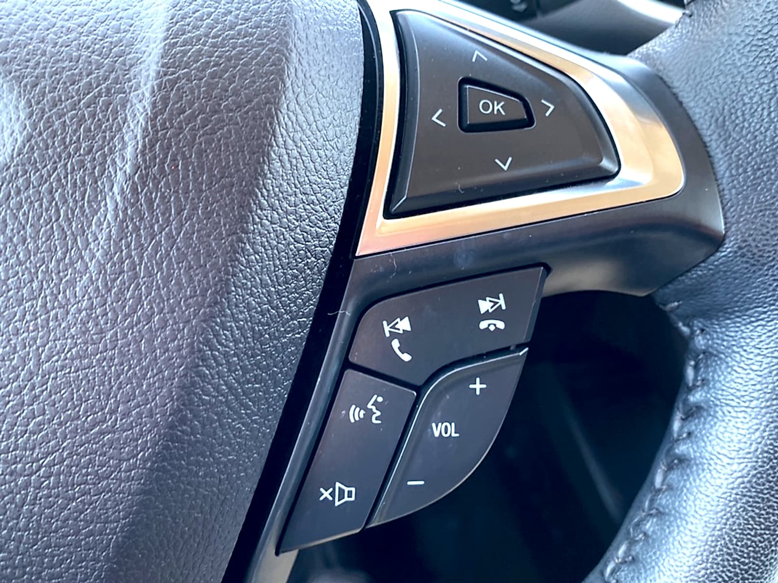 2023 Ford Edge SEL - Photo 25