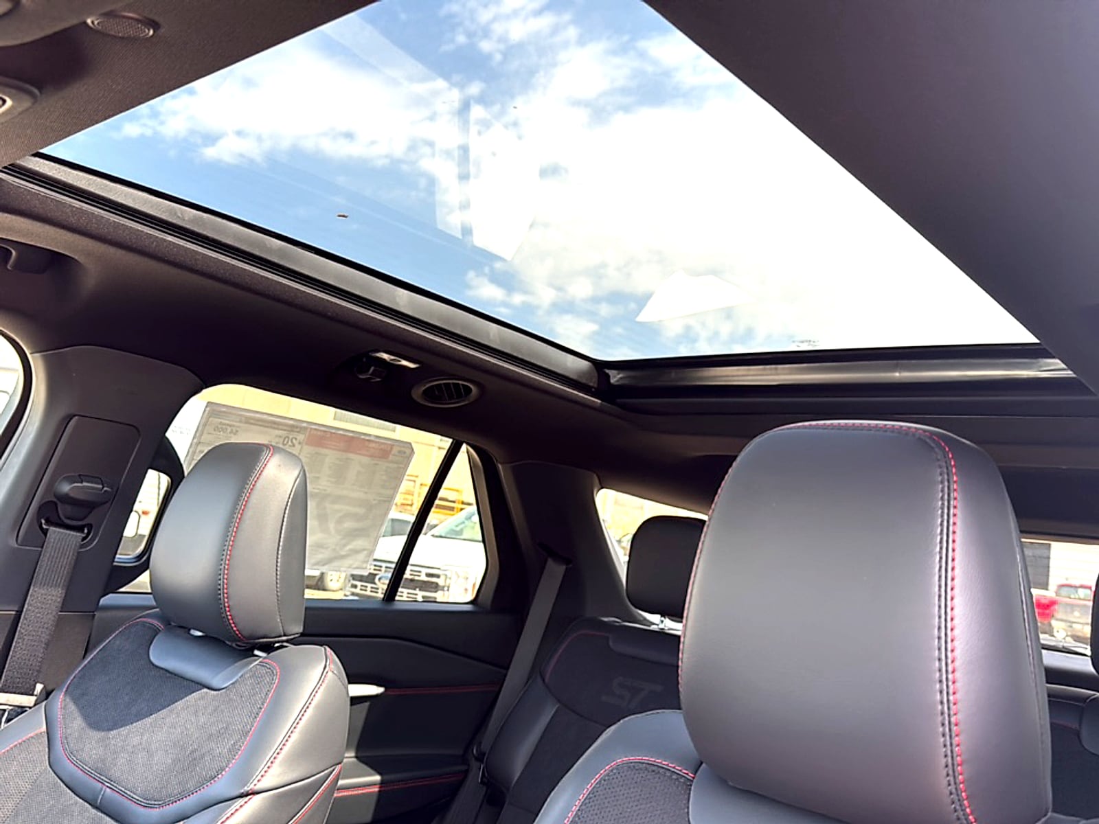 2026 Ford Explorer ST - Photo 17