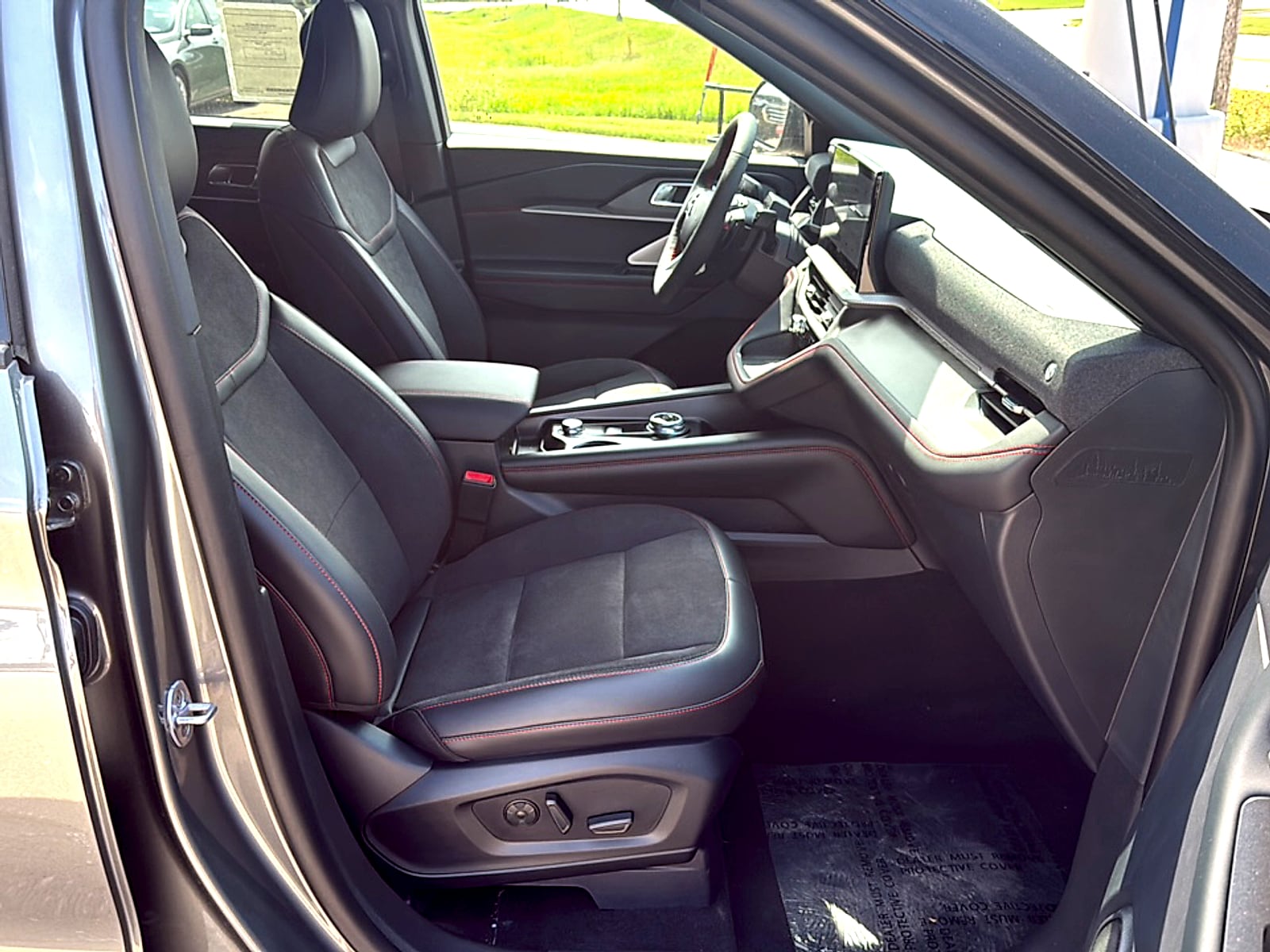 2026 Ford Explorer ST - Photo 14