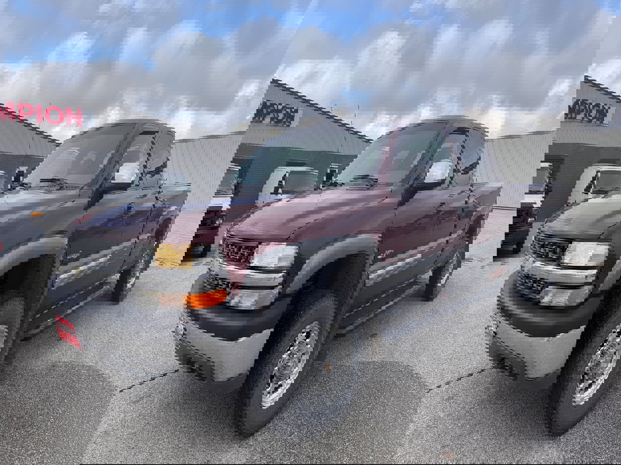 Used 2000 Chevrolet Silverado LS with VIN 1GCGK29U2YZ169339 for sale in Carroll, IA