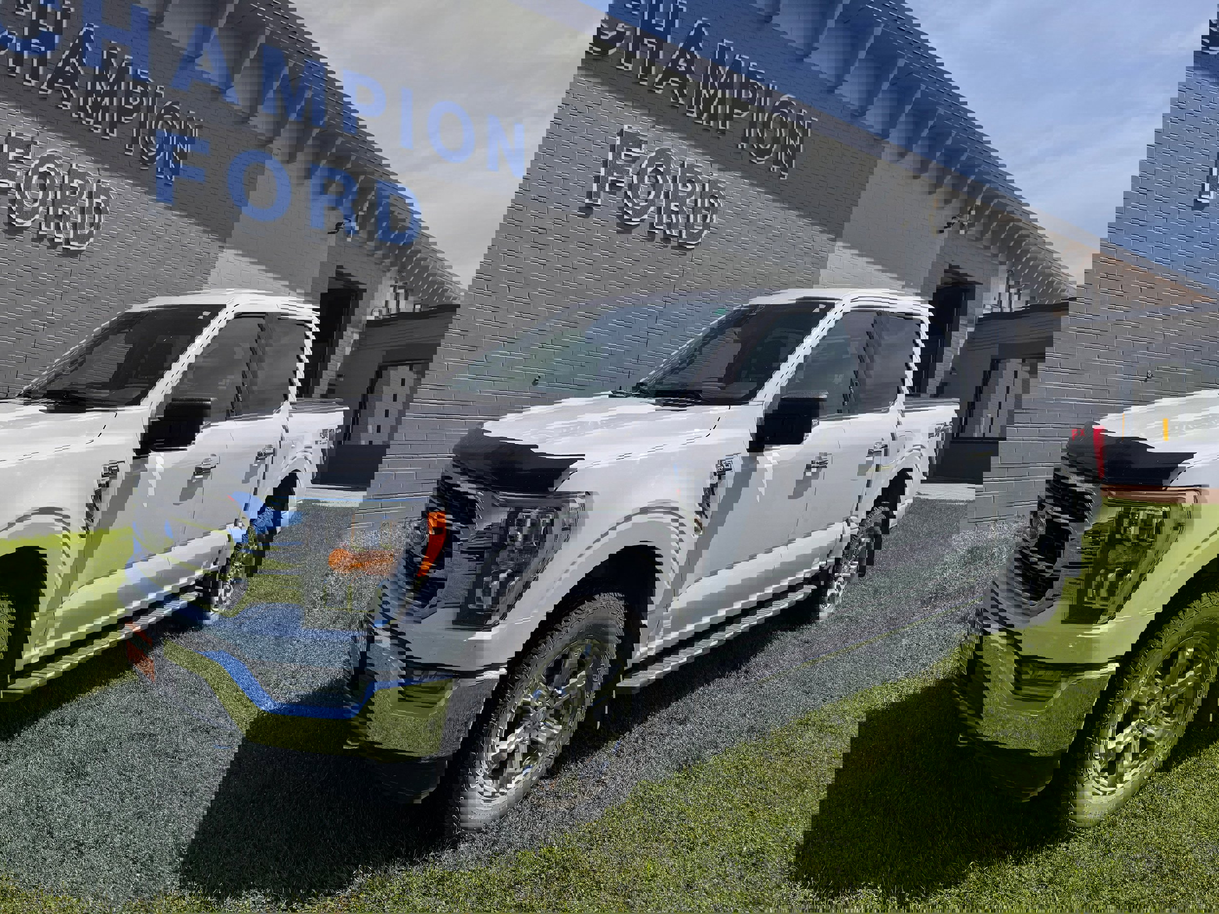 2021 Ford F-150 XLT photo 2
