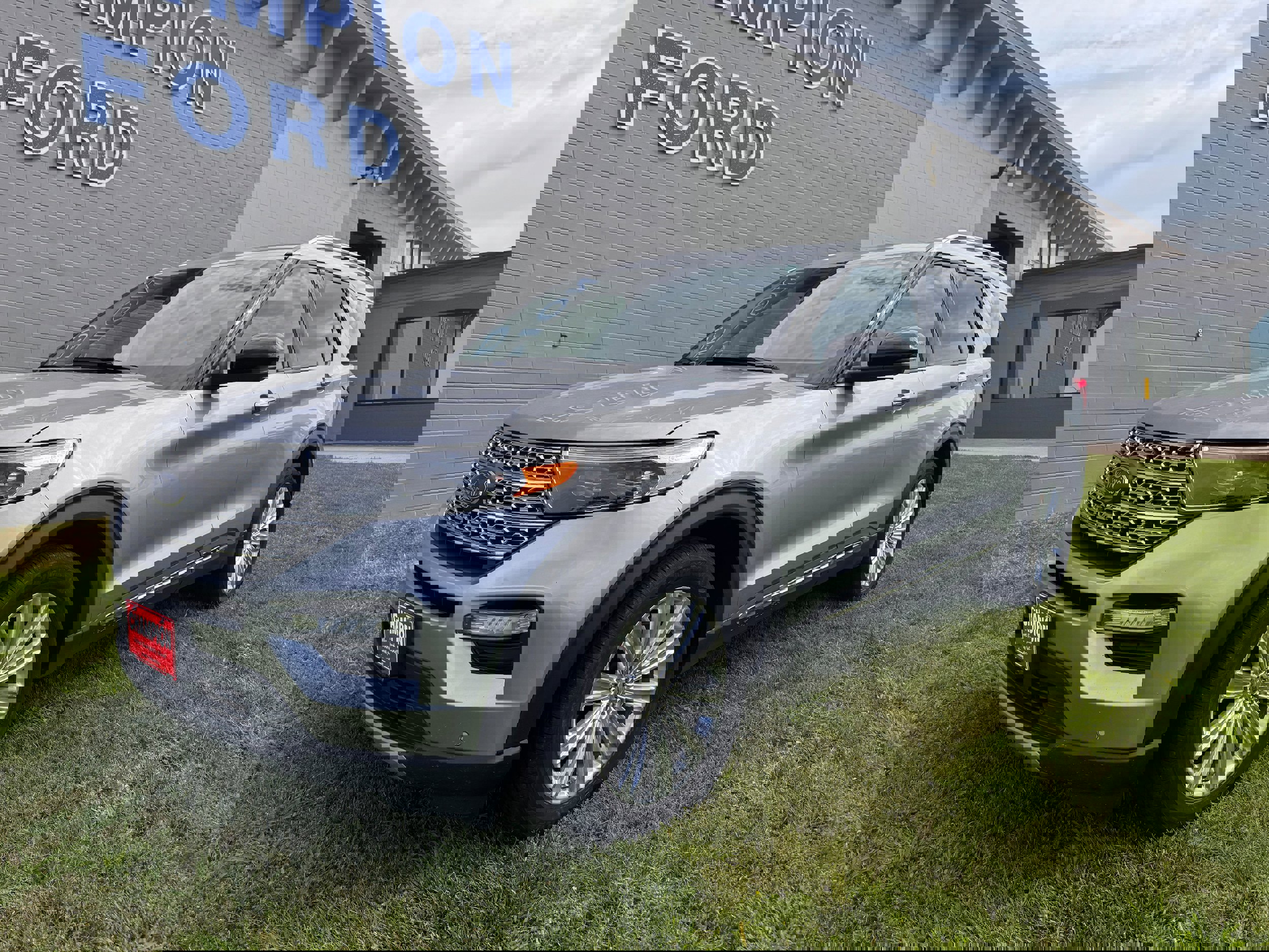 2020 Ford Explorer Limited photo 2