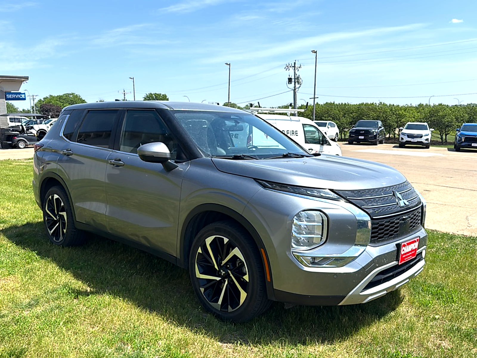 2024 Mitsubishi Outlander SE 2WD's photo