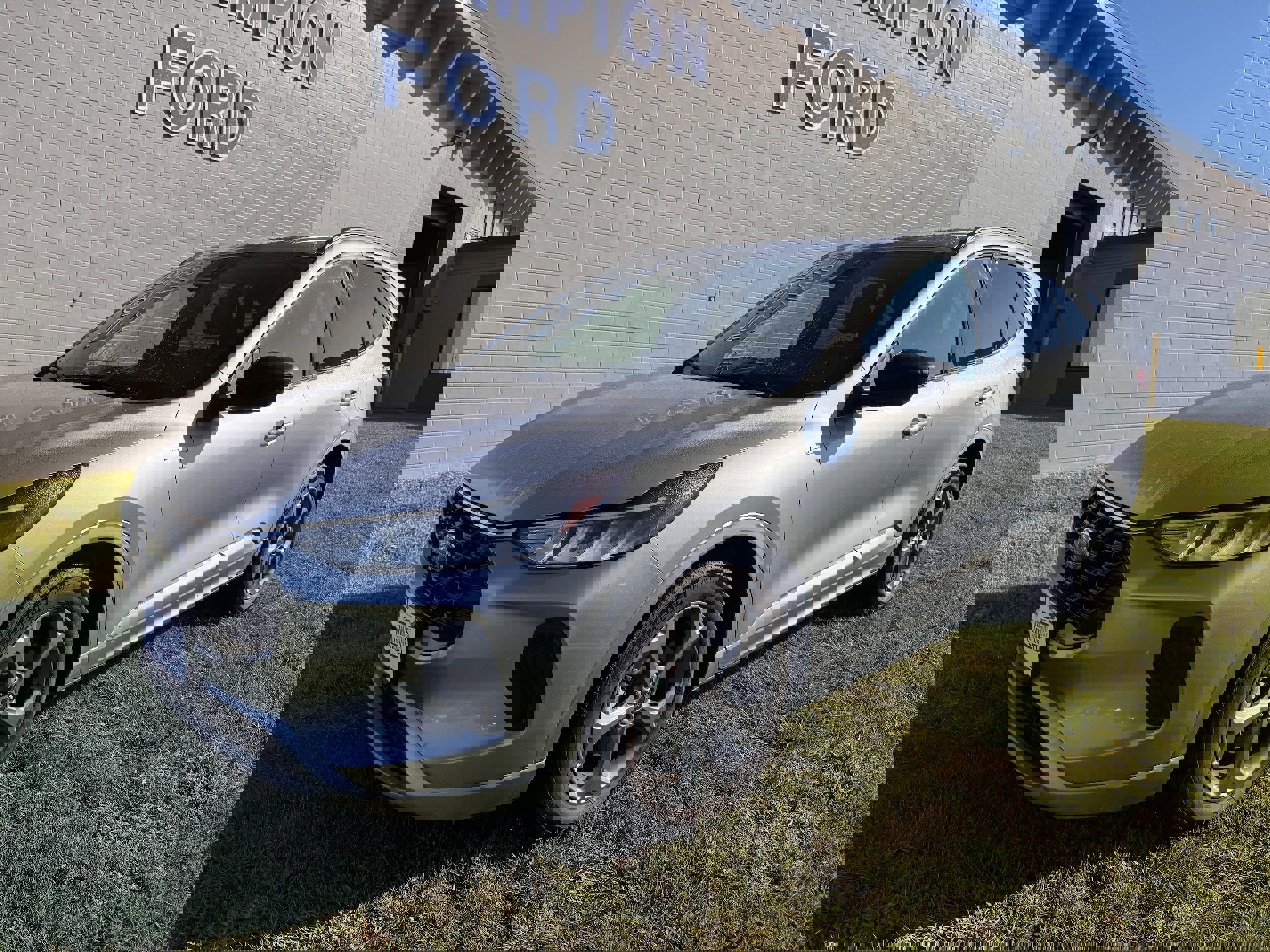 2023 Ford Escape ST-Line photo 2