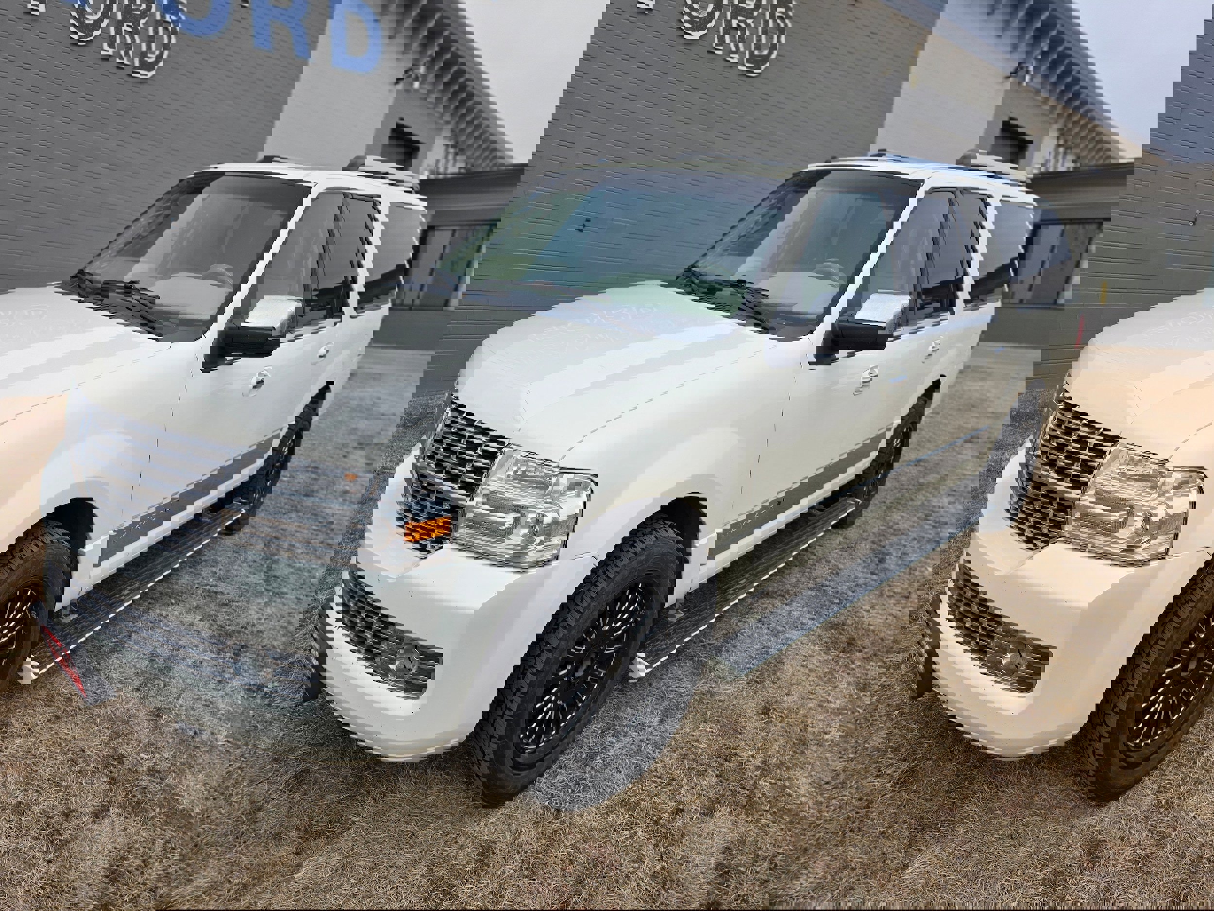 Used 2008 Lincoln Navigator Base with VIN 5LMFL28578LJ00564 for sale in Carroll, IA