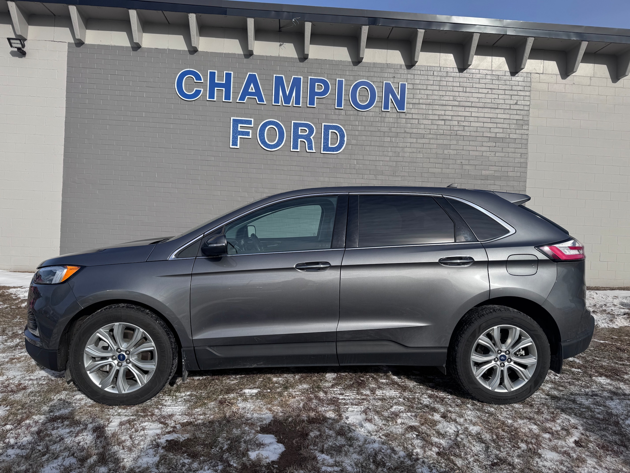 2022 Ford Edge Titanium's photo