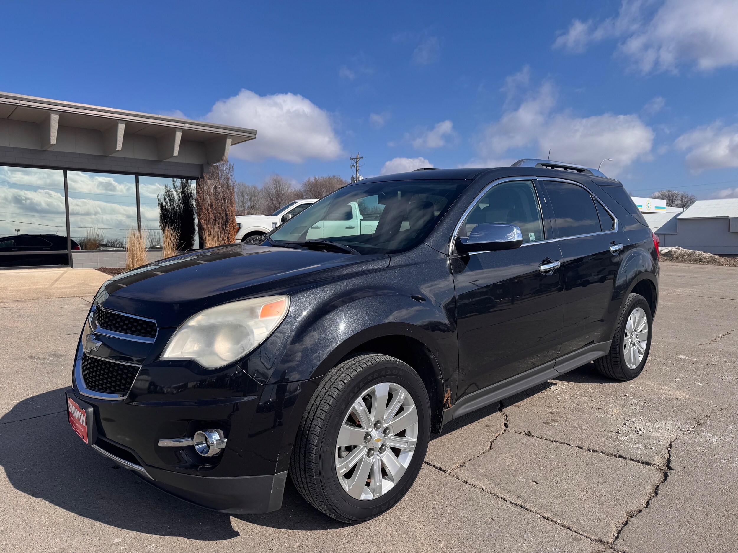 2010 Chevrolet Equinox photo 2